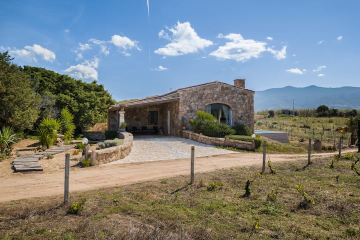 Stunning independent villa with private pool