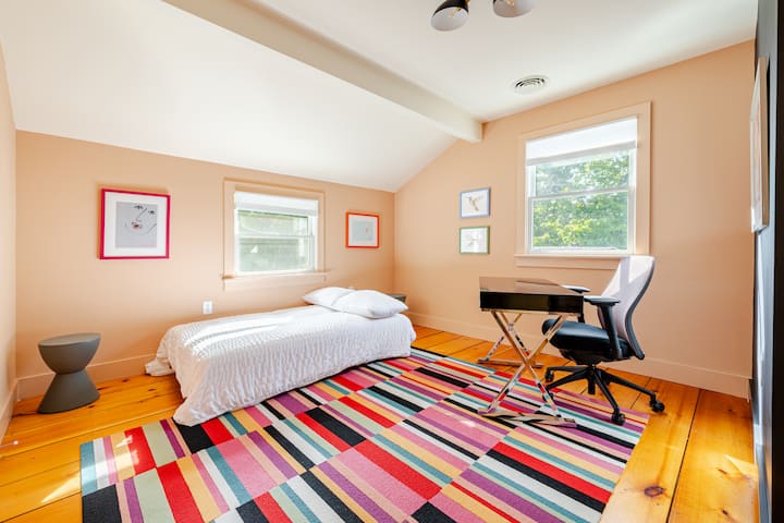 Versatile 4th bedroom with fold-down futon (sleeps like a full bed) and a dedicated desk for remote work.