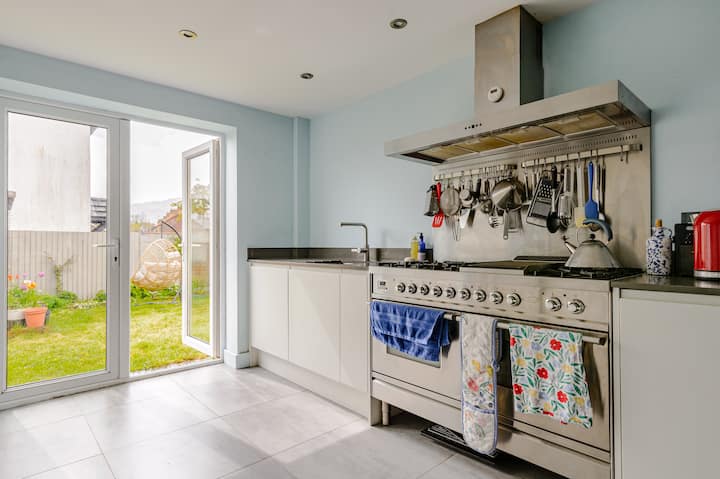 Comfortable ensuite double room in Abergavenny