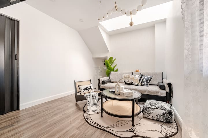 Luxury NewFrench Style Super Clean Apt in Montreal