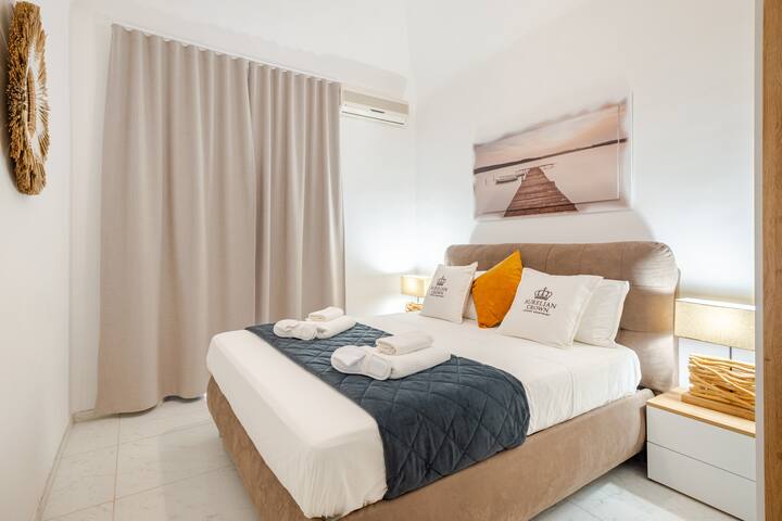 Aurelian Crown – 3BDR – Central Rome – (WiFi-AC) gallery image 3