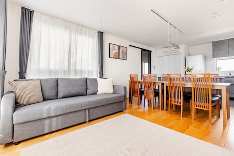 Modern House for 10 Guests, 6 min walk to station