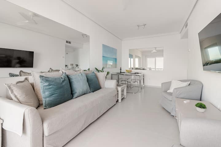 Sea Views From Every Room
Front Line
Free Parking - Estepona