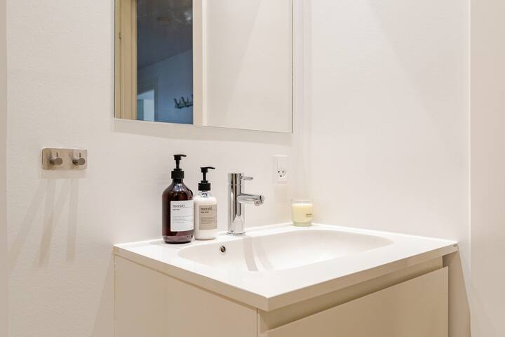 Designer Apartment in Central CPH | Sleeps 6 gallery image 5