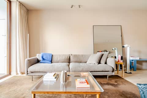 Popular Airbnb listing: Stylish & Spacious Duplex with Rooftop terrace in Frederik Hendrikbuurt