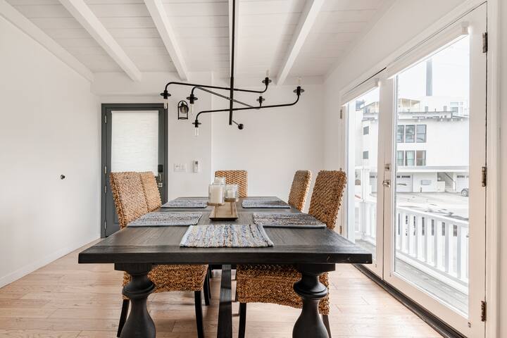 Beach Retreat with Ocean Views gallery image 3