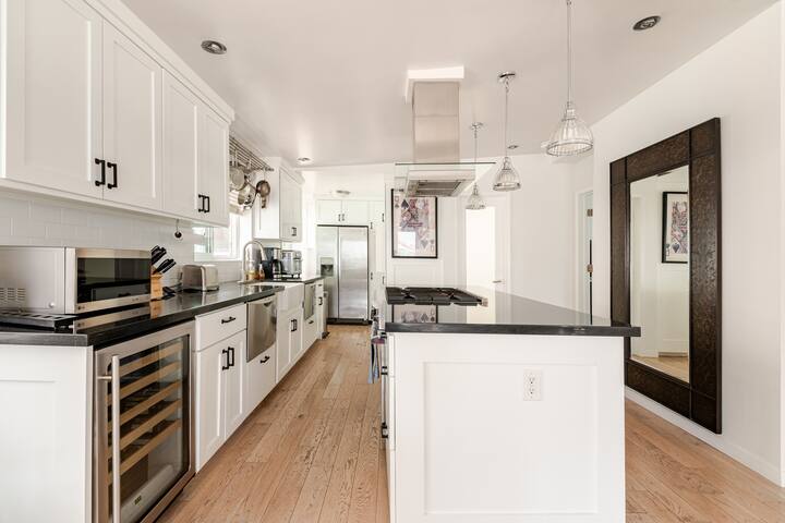 Beach Retreat with Ocean Views gallery image 5