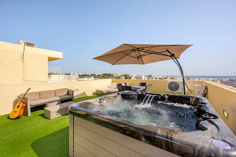 Sea View Jacuzzi Penthouse | By St Julian’s | M&R