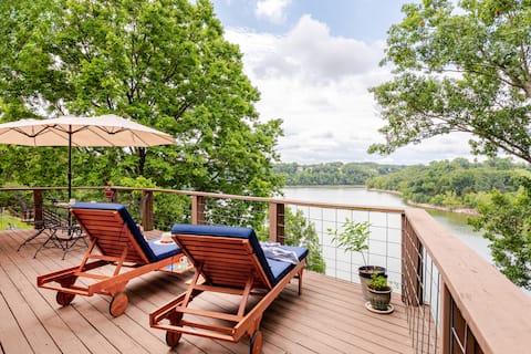 Paradise Bluff Peaceful Lakeside Retreat