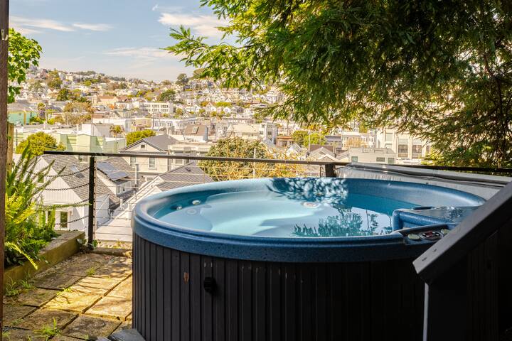Stylish Noe Valley View with Hot Tub & Sauna gallery image 2