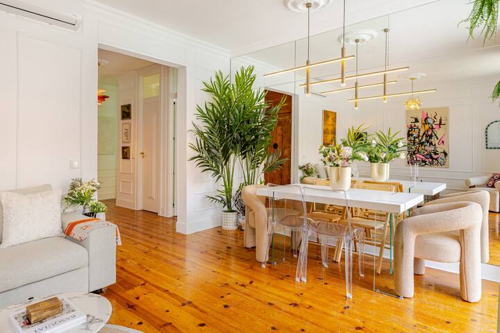 Historic Apt w/Balcony in Baixa (short term lease) gallery image 3