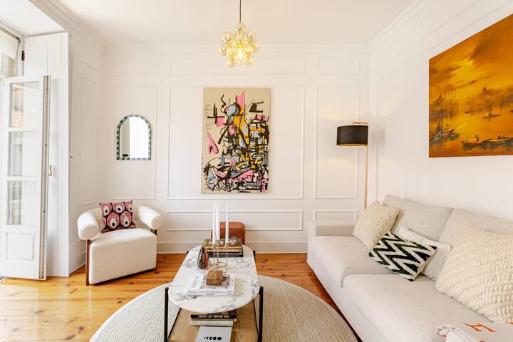 Historic Apt w/Balcony in Baixa (short term lease) gallery image 5