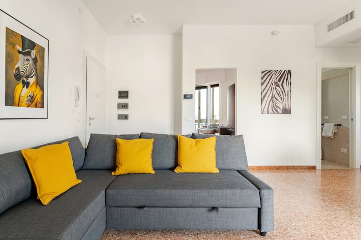 Golden House Venice Yellow - Mirano - イタリア ミラ