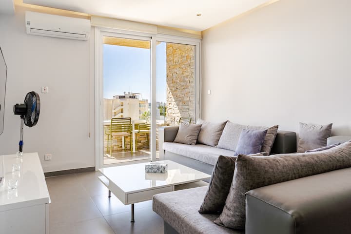 3 Bedroom Seafront Paradise - Limassol