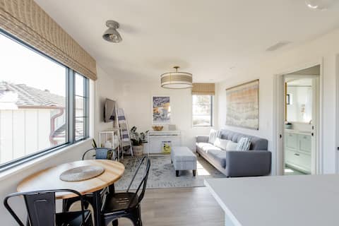 Go Swimming From a Bright Bungalow in Laguna Beach