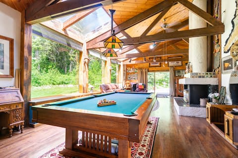 Ski-in/ski-out family home!