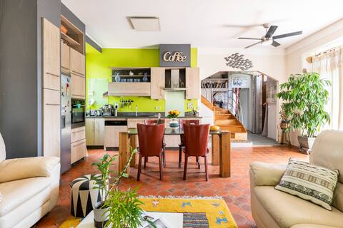 3 bedrooms for 4 to 5 direct access to the river