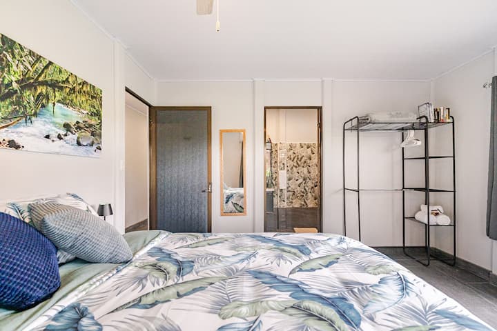 Ormar, ogledalo u punoj dužini i glavna kupaonica