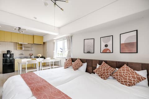 5-minute drive from Kumamoto Station | Free parking for up to 2 cars | 50 m² for up to 10 people | F