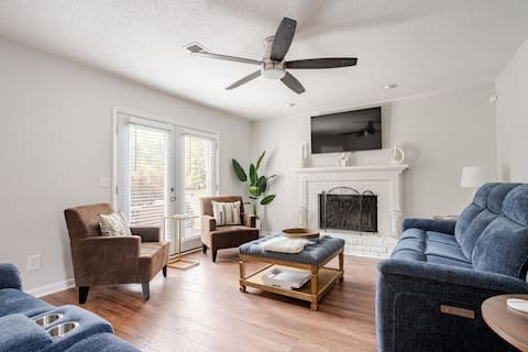 Successful Airbnb property: Spacious 4BR Retreat • Quiet Cul-de-Sac Min to ATL in Mableton