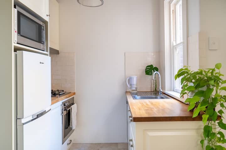 Peaceful Art Deco Sanctuary in Paddington