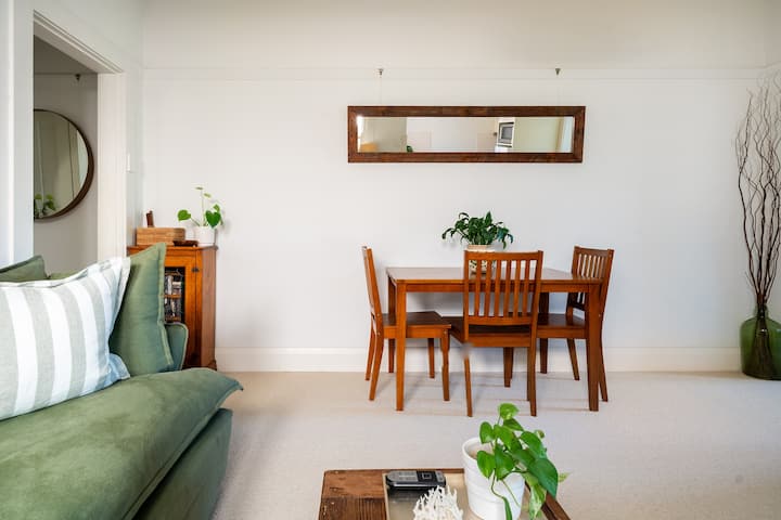 Peaceful Art Deco Sanctuary in Paddington