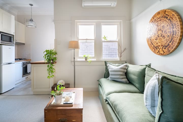 Peaceful Art Deco Sanctuary in Paddington