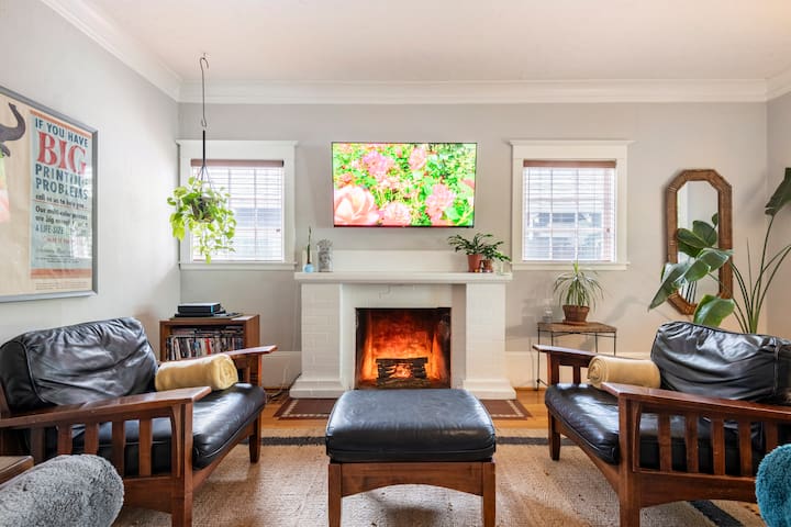 Hawthorne Stay with 2 perfectly cozy king beds