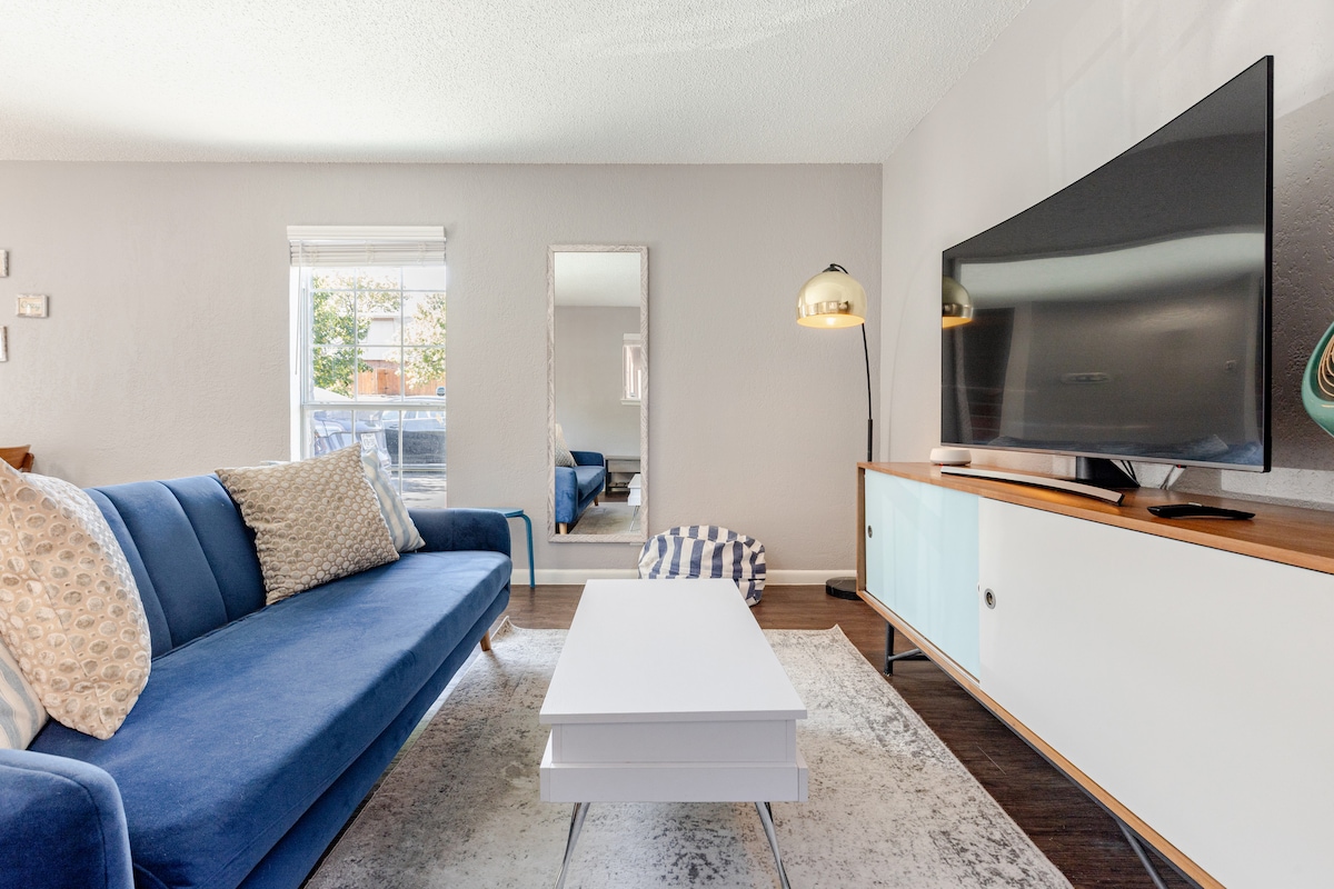 Cozy Armadillo | Spacious 2BR Near Downtown