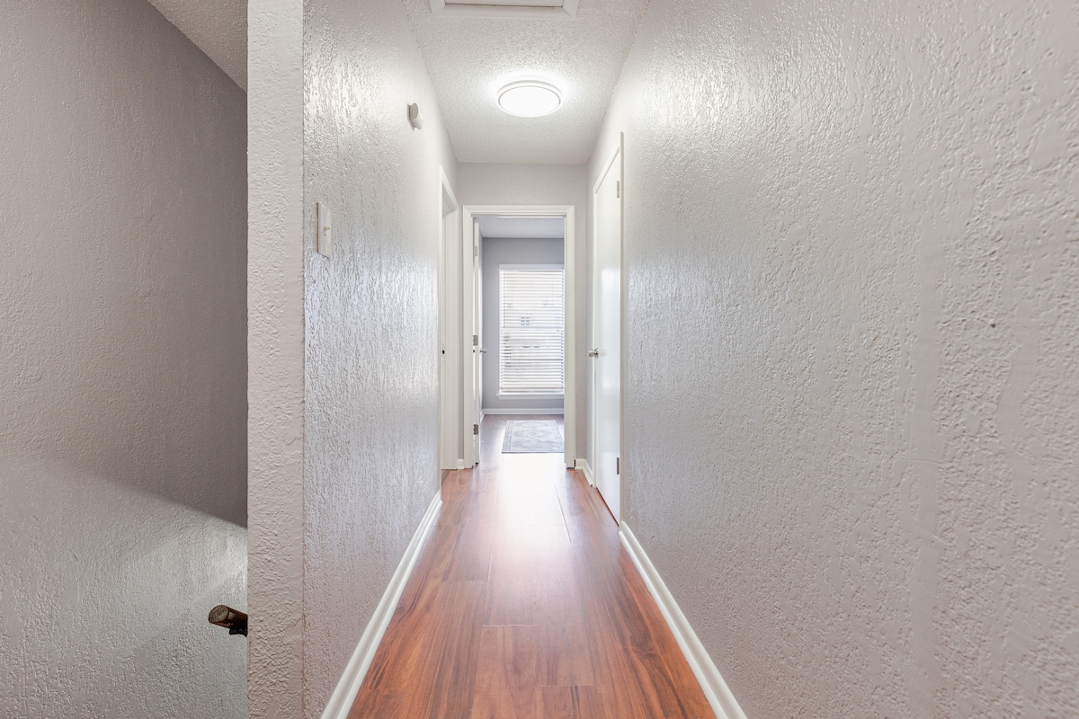 Cozy Armadillo | Spacious 2BR Near Downtown