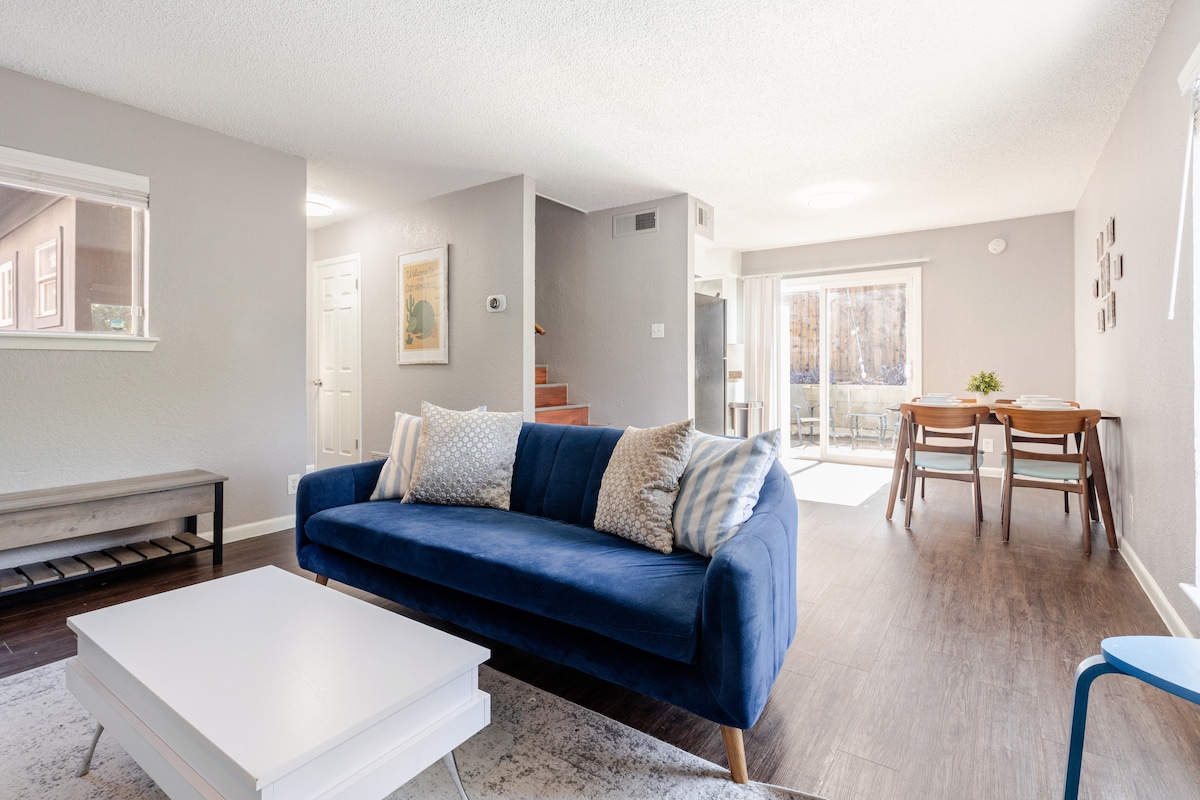 Cozy Armadillo | Spacious 2BR Near Downtown