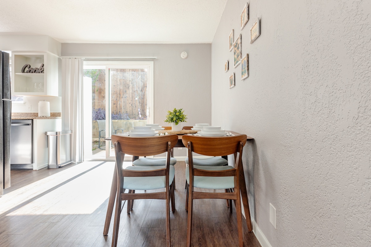 Cozy Armadillo | Spacious 2BR Near Downtown