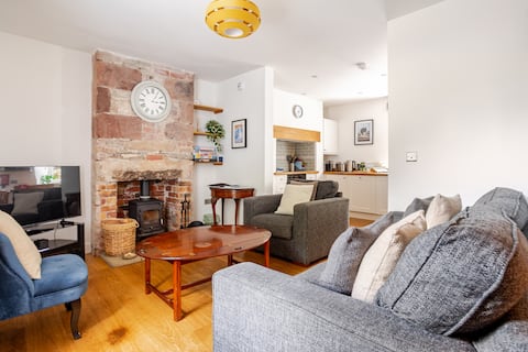 Top Airbnb: Cosy Fell-View Cottage, Log Burner, Nr Keswick in Cumberland