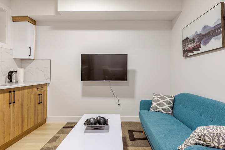 Cozy, Classy 2 Bedrm Private Suite|netflix+parking - Edmonton, Canadá