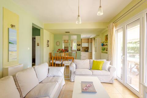 Luxury Villa in Nea Plagia IDEAL for families