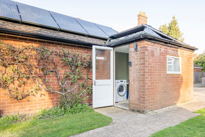 Seclusion In The Dome (Hot Tub £35 Optional Extra) - Hertfordshire