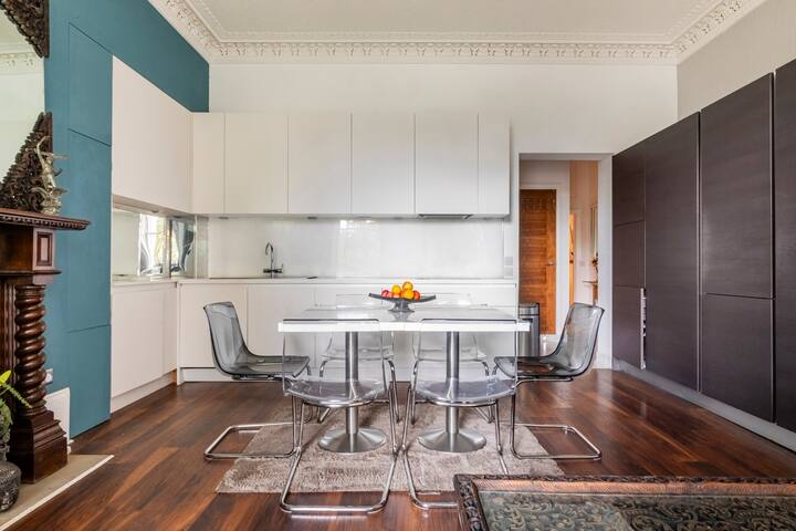 A unique elegant large garden flat Clapham Common gallery image 4