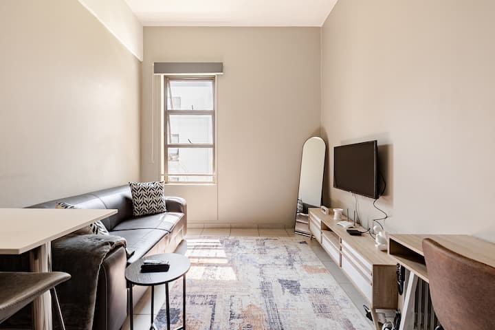 Home Away From Home - Rosebank, Johannesburg - Johannesburg