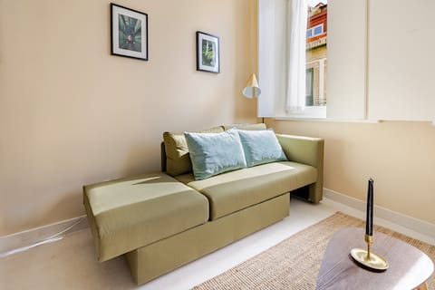 Successful Airbnb property: Sun and Views in the Heart of Porto in União Das Freguesias De Cedofeita, Santo Ildefonso, Sé, Miragaia, São Nicolau E Vitória