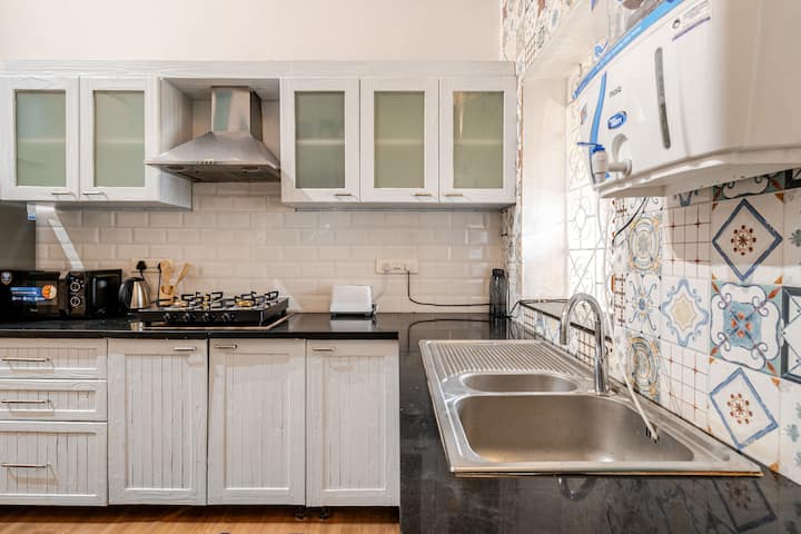 Full kitchen image 1