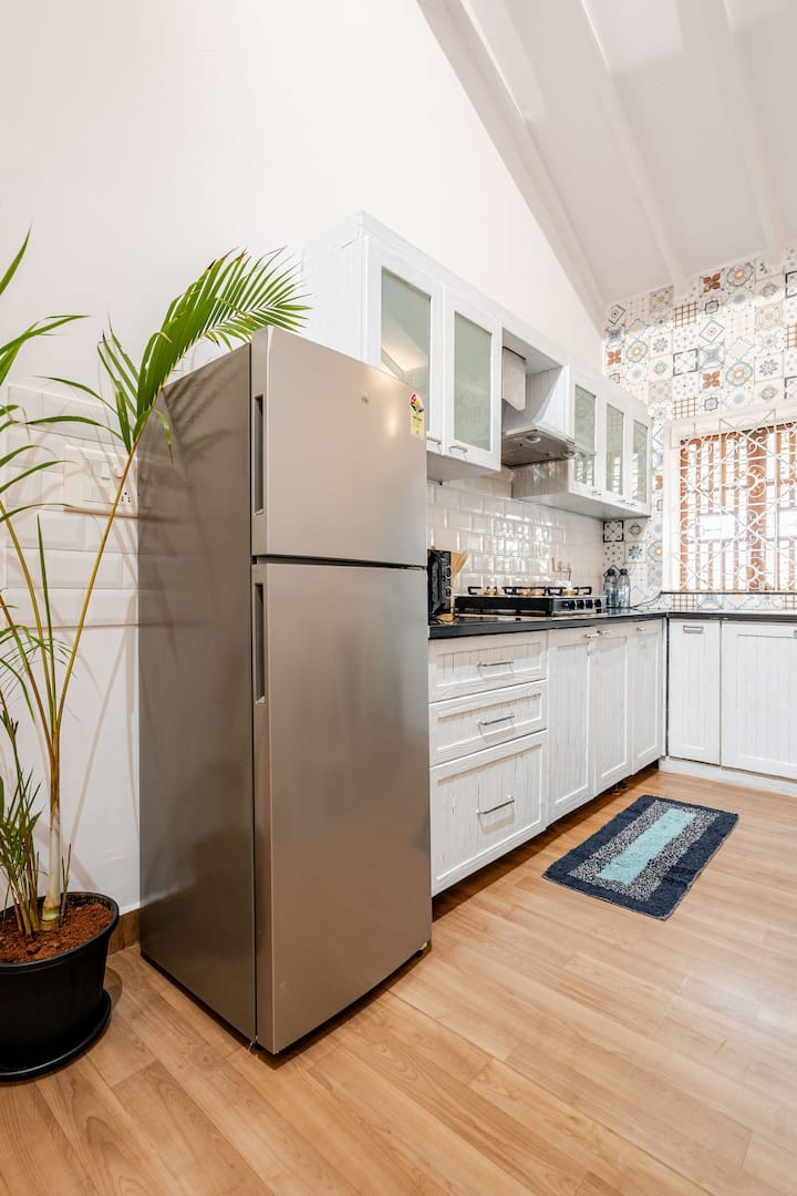 Full kitchen image 2