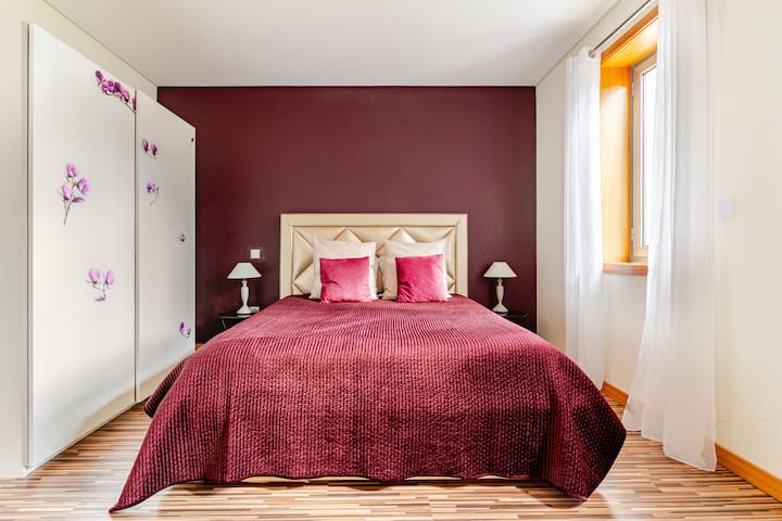 Spacious & Cozy Private Villa Downtown 4bdr Patio