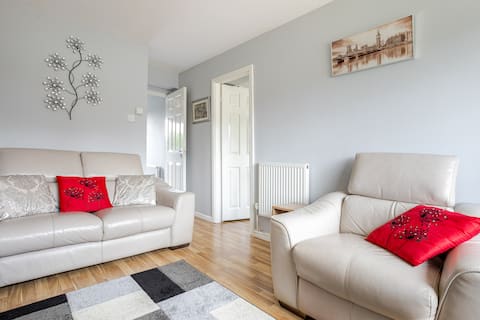 Popular Airbnb listing: Lovely Private Annex Apartment in Farnley & Wortley