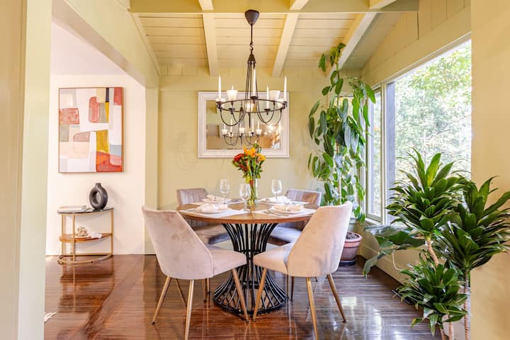 Downtown Mill Valley
Tree house in Redwoods feel