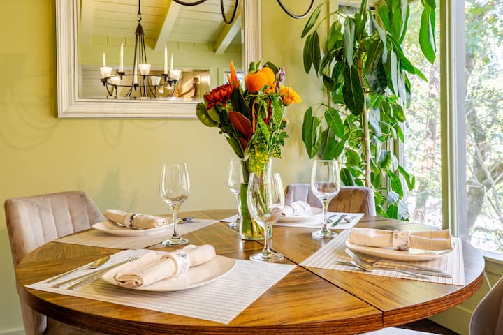 Downtown Mill Valley
Tree house in Redwoods feel