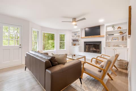 Top Airbnb: Lake House | Arcade + Yard Fun | Near Stone Mtn in Stonecrest