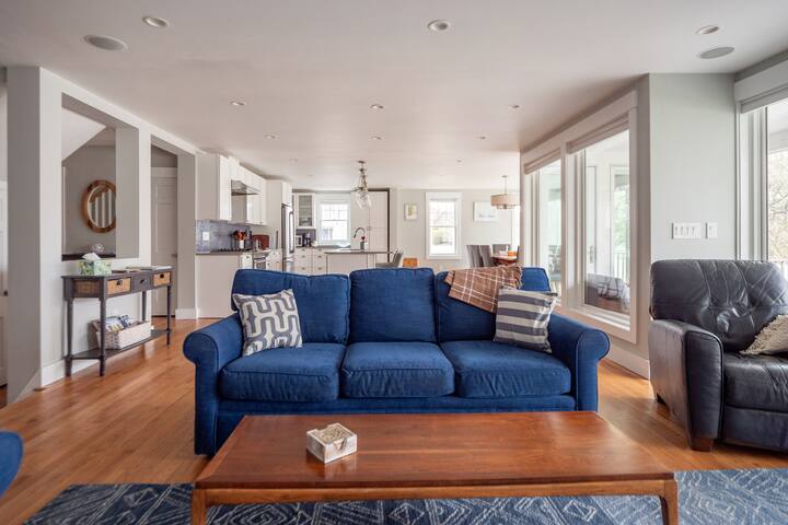 Beach House gallery image 2