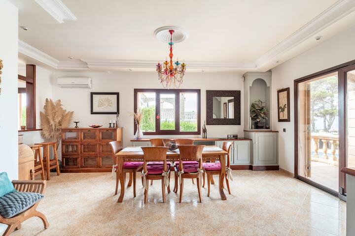 Magnificent Villa Swimming pool Stunning sea views gallery image 2