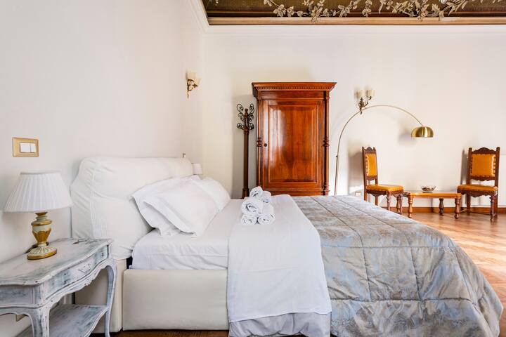 Original Frescoed Ceilings of 1900 gallery image 5