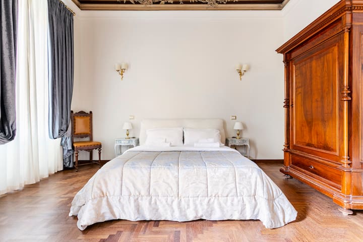 Original Frescoed Ceilings of 1900 gallery image 2